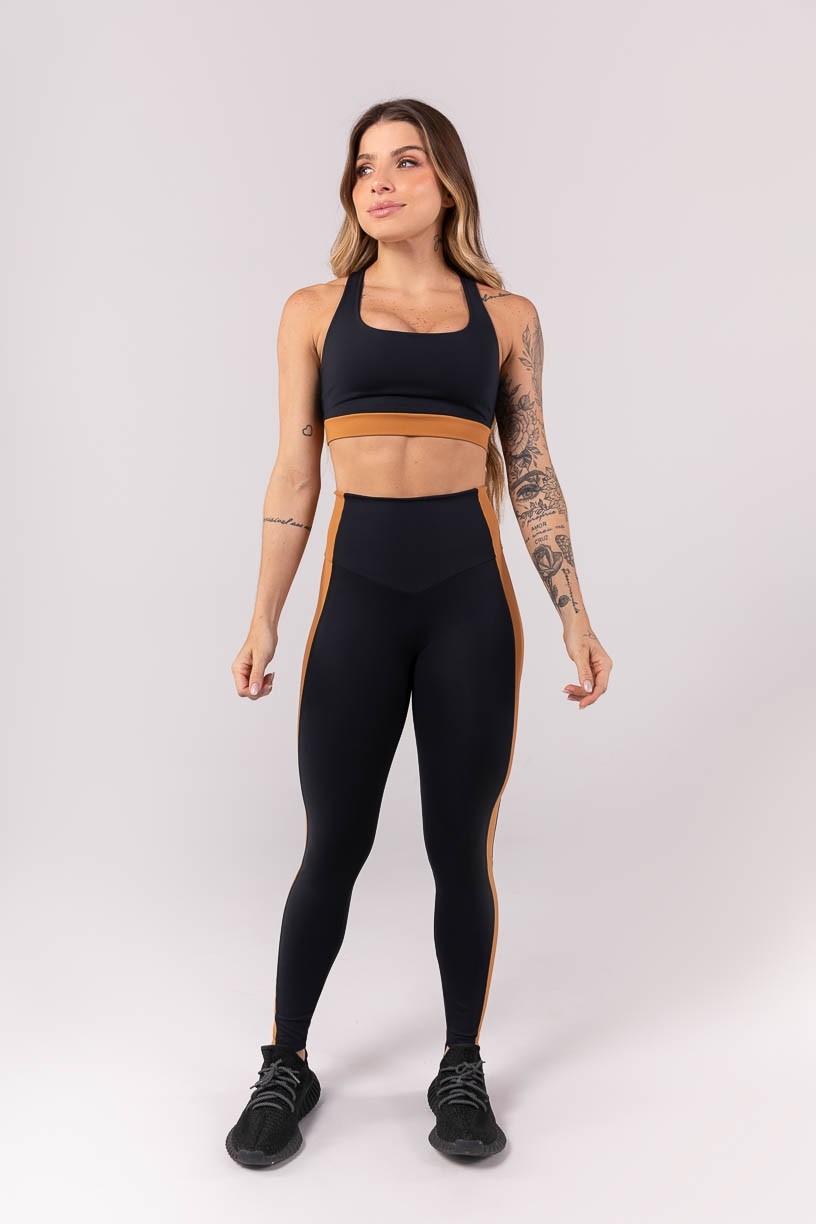 K3913-A_Calca_Legging_com_Cos_em_V_e_Recorte_Lateral_Preto__Marrom__Ref:_K3913-A