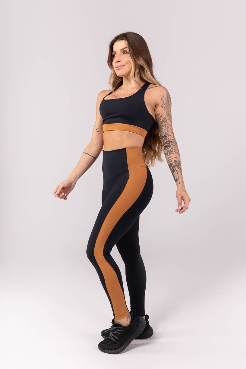 K3913-A_Calca_Legging_com_Cos_em_V_e_Recorte_Lateral_Preto__Marrom__Ref:_K3913-A