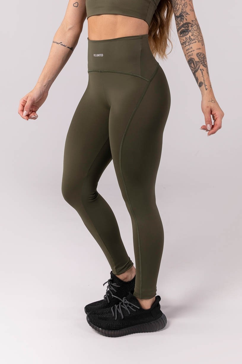 K3927-B_Calca_Legging_com_Cos_Diferenciado_Verde_Militar__Ref:_K3927-B