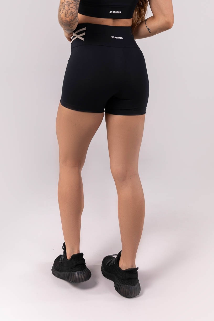 K3895-A_Short_com_Trancado_no_Cos_Preto__Off-White__Ref:_K3895-A