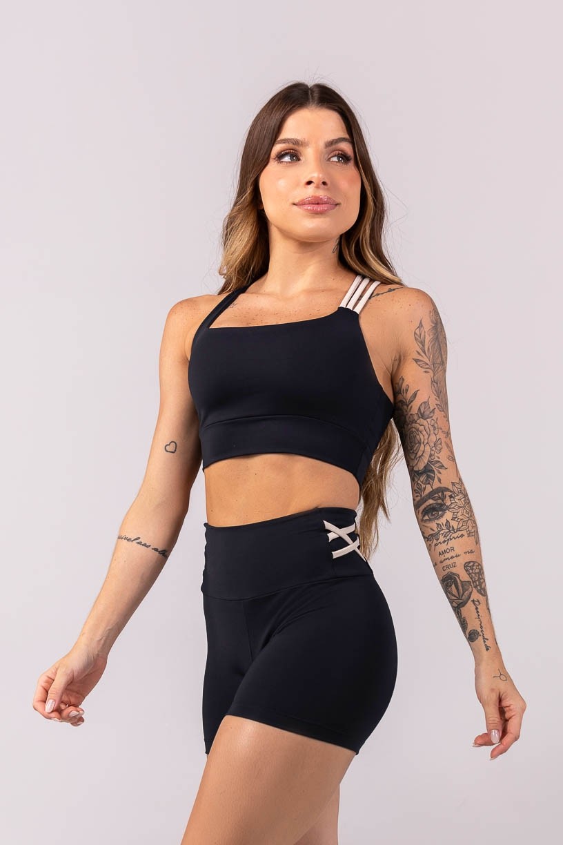 K3893-A_Top_Assimetrico_com_Tiras_Preto__Off-White__Ref:_K3893-A