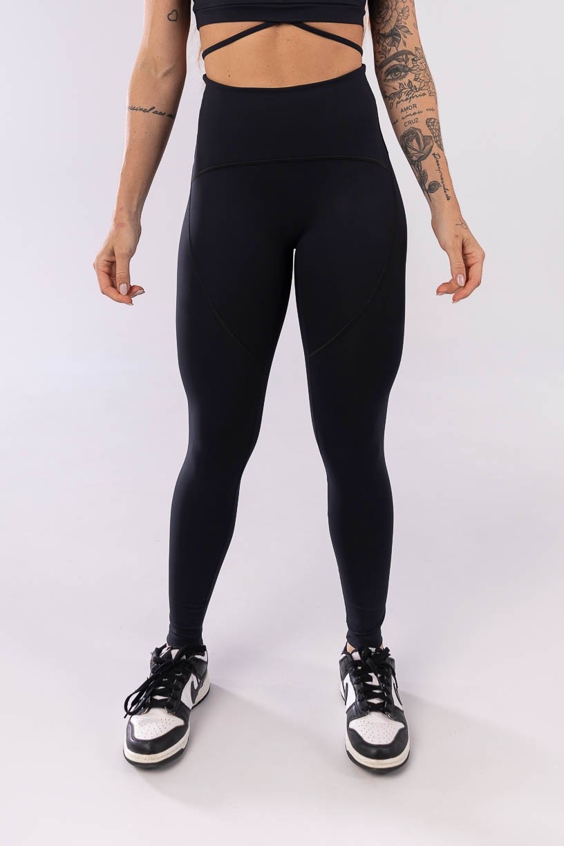 K3930-B_Calca_Legging_sem_Gancho_com_Cos_em_V_Preto__Ref:_K3930-B