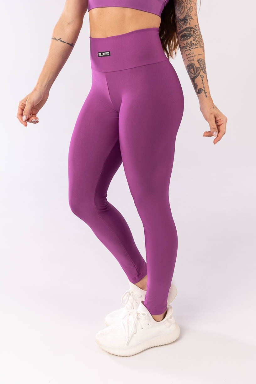 K3938-A_Calca_Legging_com_Detalhe_de_Trancado_no_Cos_Roxo_Roxo__Ref:_K3938-A