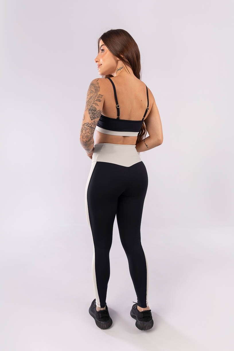 K3951-A_Calca_Legging_com_Cos_V_e_Faixa_Lateral_Preto__Off-White__Ref:_K3951-A