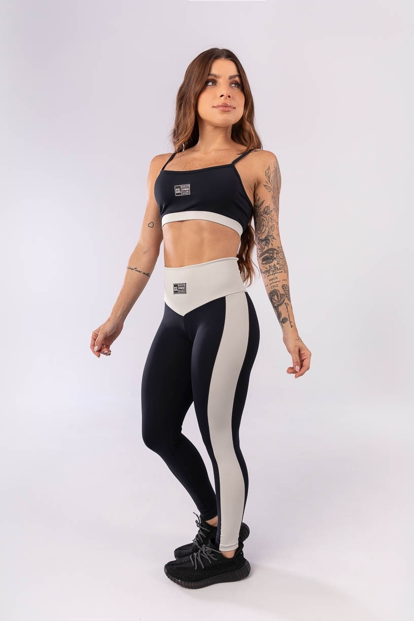 K3951-A_Calca_Legging_com_Cos_V_e_Faixa_Lateral_Preto__Off-White__Ref:_K3951-A