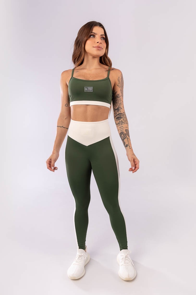 K3951-C_Calca_Legging_com_Cos_V_e_Faixa_Lateral_Verde_Militar__Off-White__Ref:_K3951-C