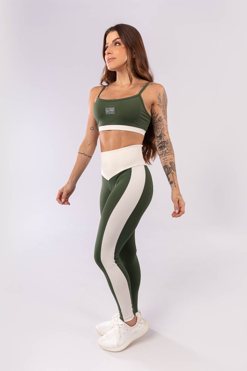 K3951-C_Calca_Legging_com_Cos_V_e_Faixa_Lateral_Verde_Militar__Off-White__Ref:_K3951-C