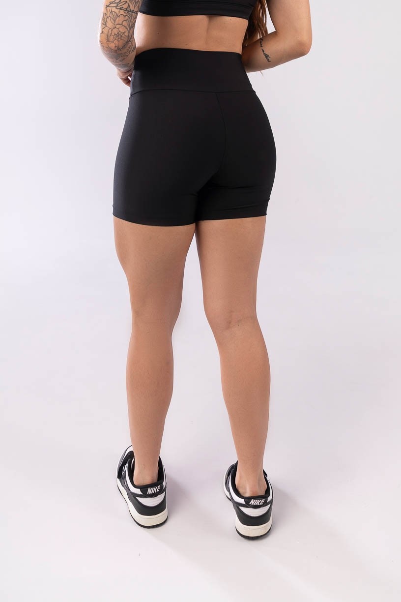 K3646-A_Short_com_Recorte_Arredondado_Preto__Ref:_K3646-A