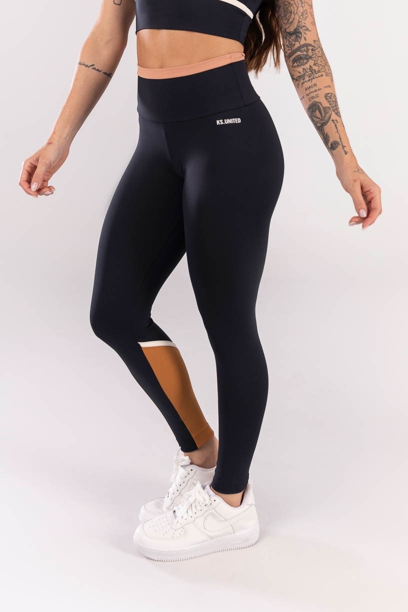 K3963-A_Calca_Legging_com_Vira_e_Recorte_na_Perna_Preto__Marrom__Off-White__Ref:_K3963-A