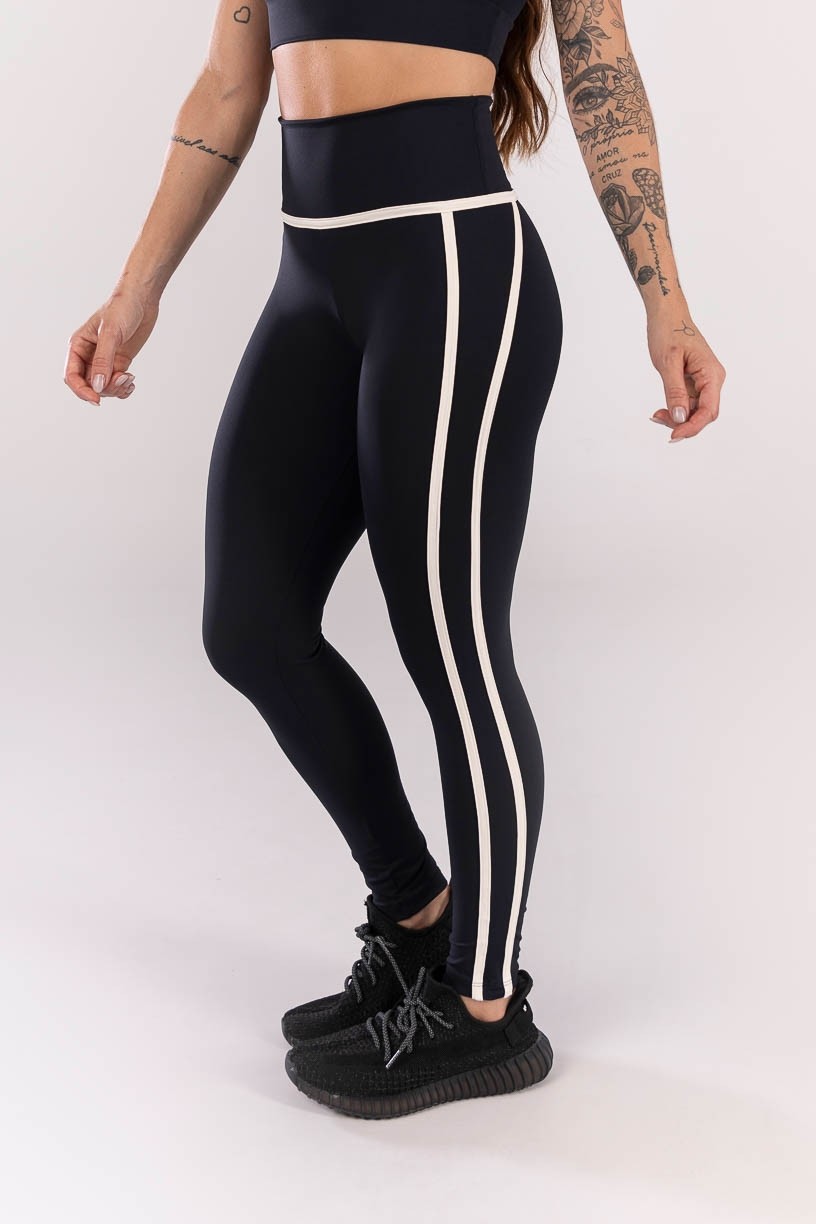 K3966-A_Calca_Legging_com_Detalhe_em_Vivo_no_Cos_e_nas_Laterais_Preto__Off-White__Ref:_K3966-A