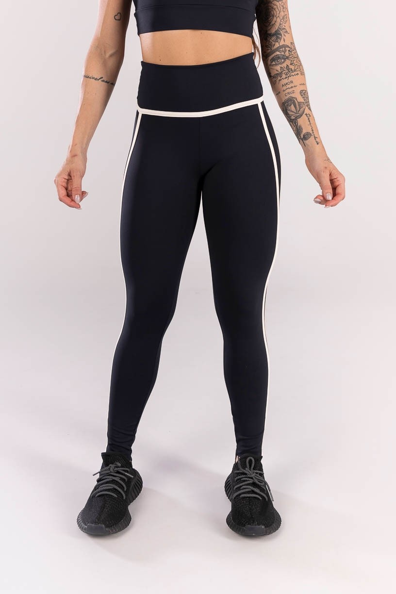 K3966-A_Calca_Legging_com_Detalhe_em_Vivo_no_Cos_e_nas_Laterais_Preto__Off-White__Ref:_K3966-A