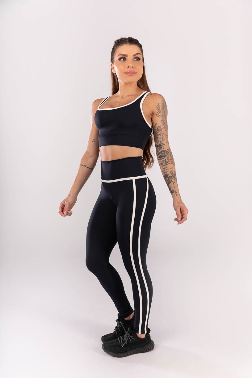 K3966-A_Calca_Legging_com_Detalhe_em_Vivo_no_Cos_e_nas_Laterais_Preto__Off-White__Ref:_K3966-A