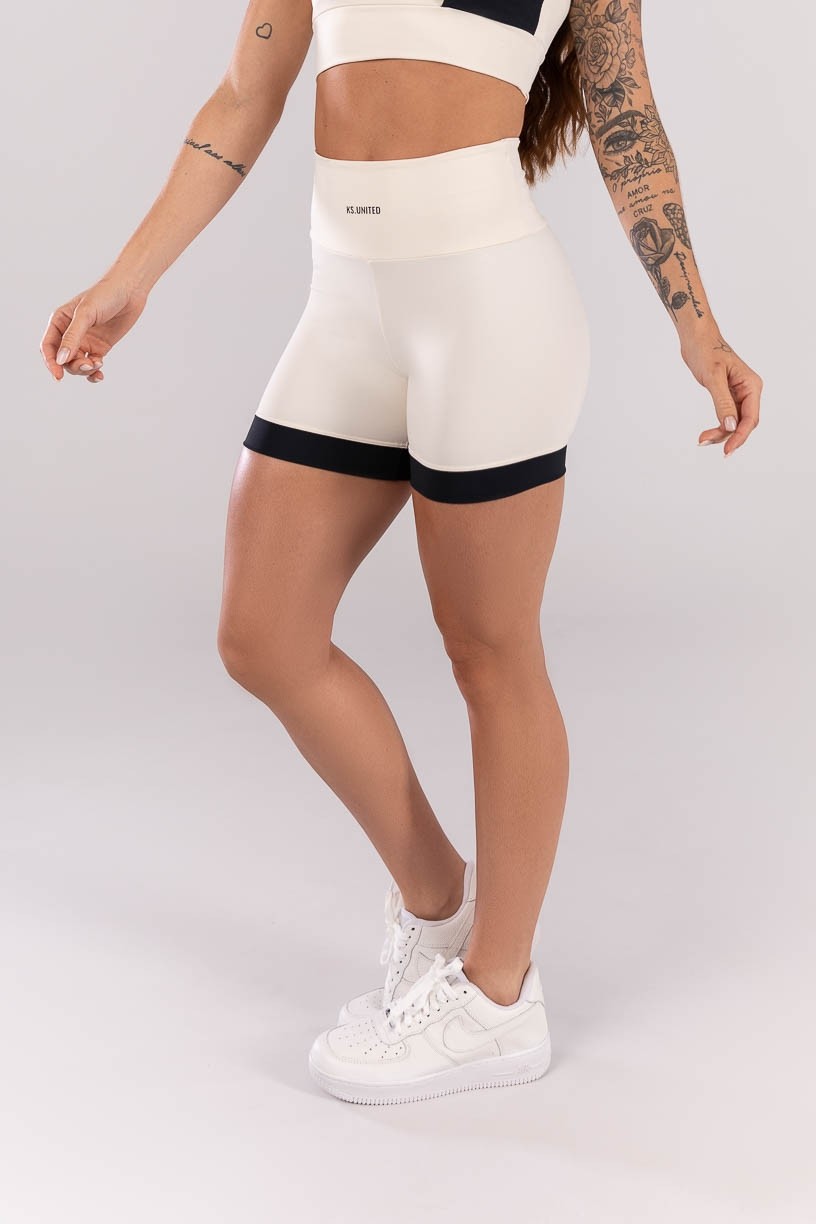 K3981-A_Short_Bicolor_com_Pala_Off-White__Preto__Ref:_K3981-A