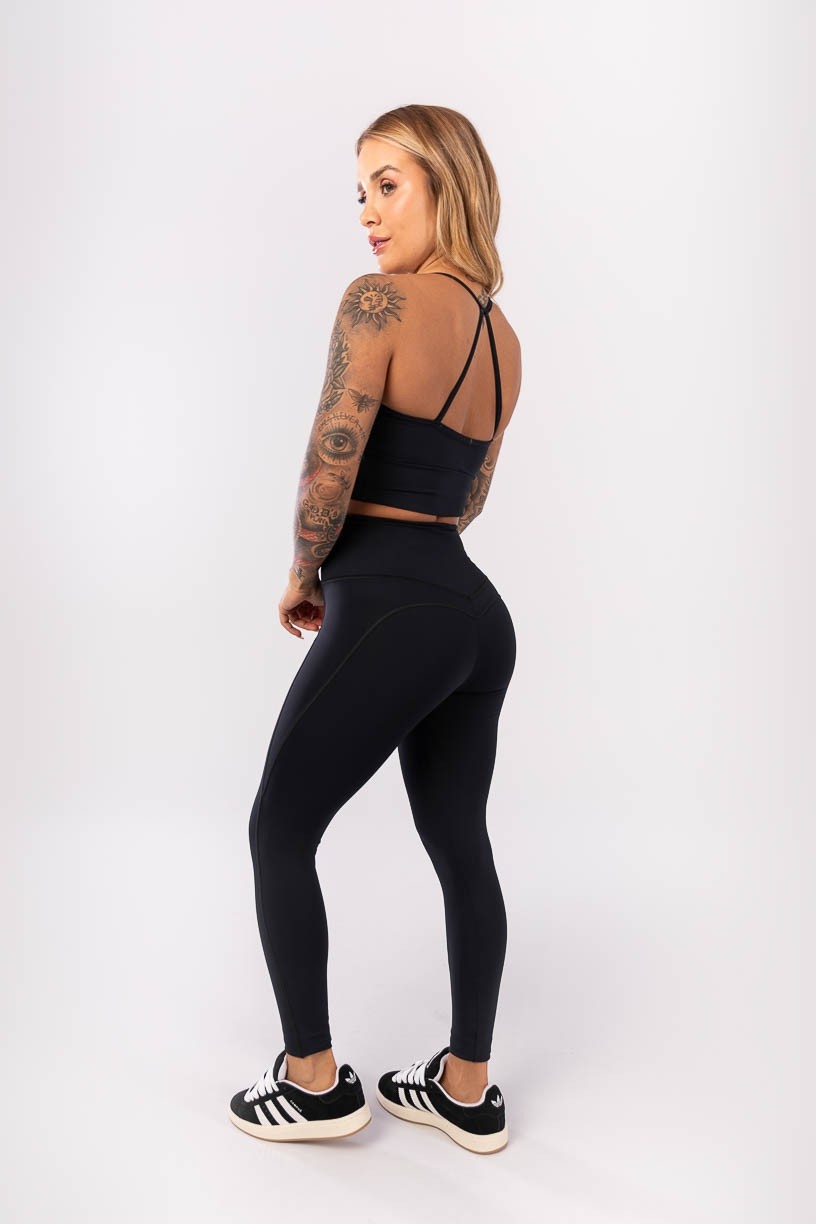 K3992-A_Calca_Legging_com_Recortes_e_Cobertura_Preto__Ref:_K3992-A