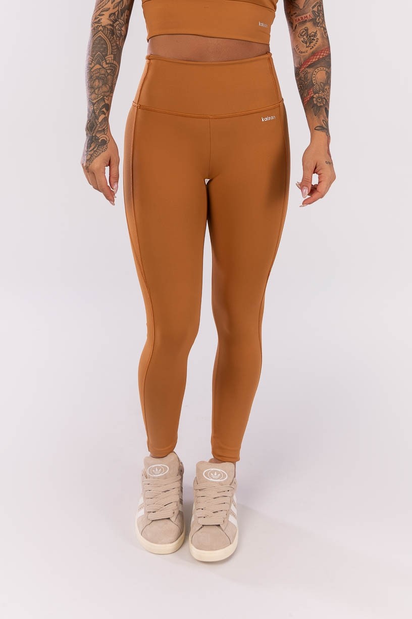 K3992-C_Calca_Legging_com_Recortes_e_Cobertura_Marrom__Ref:_K3992-C