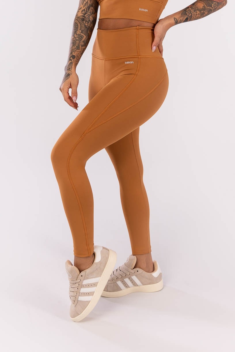 K3992-C_Calca_Legging_com_Recortes_e_Cobertura_Marrom__Ref:_K3992-C