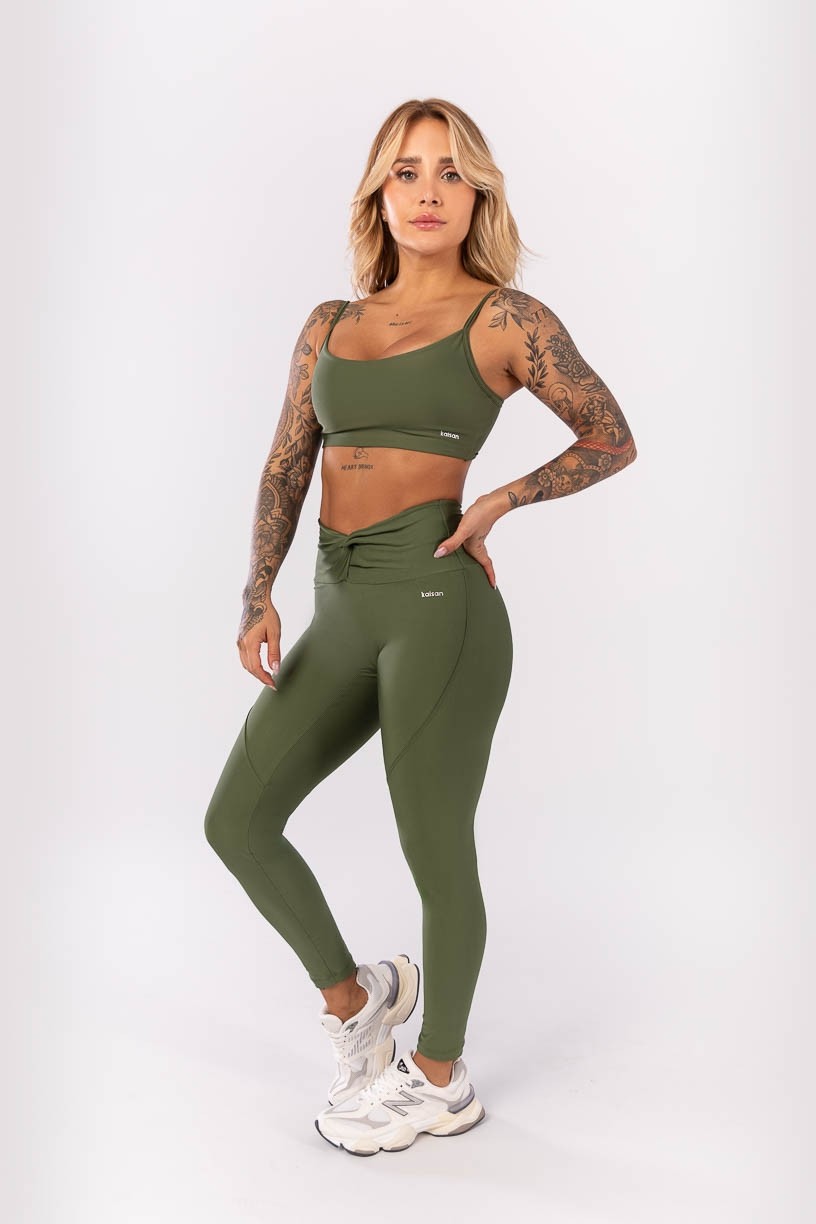 K4001-C_Calca_Legging_com_Cos_Torcido_Verde_Militar__Ref:_K4001-C