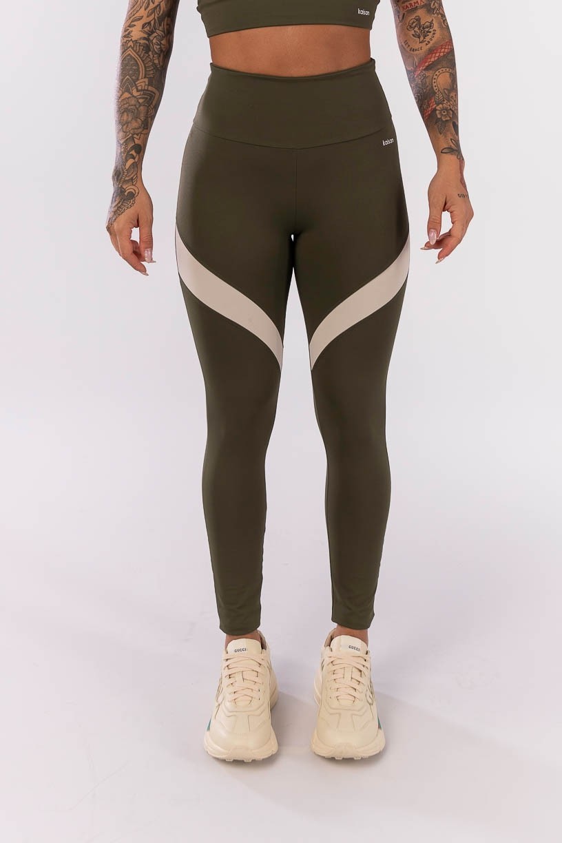 K4011-B_Calca_Legging_Bicolor_com_Recortes_Verde_Militar__Off-White__Ref:_K4011-B