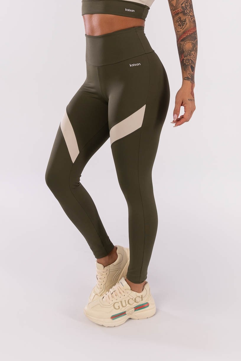 K4011-B_Calca_Legging_Bicolor_com_Recortes_Verde_Militar__Off-White__Ref:_K4011-B