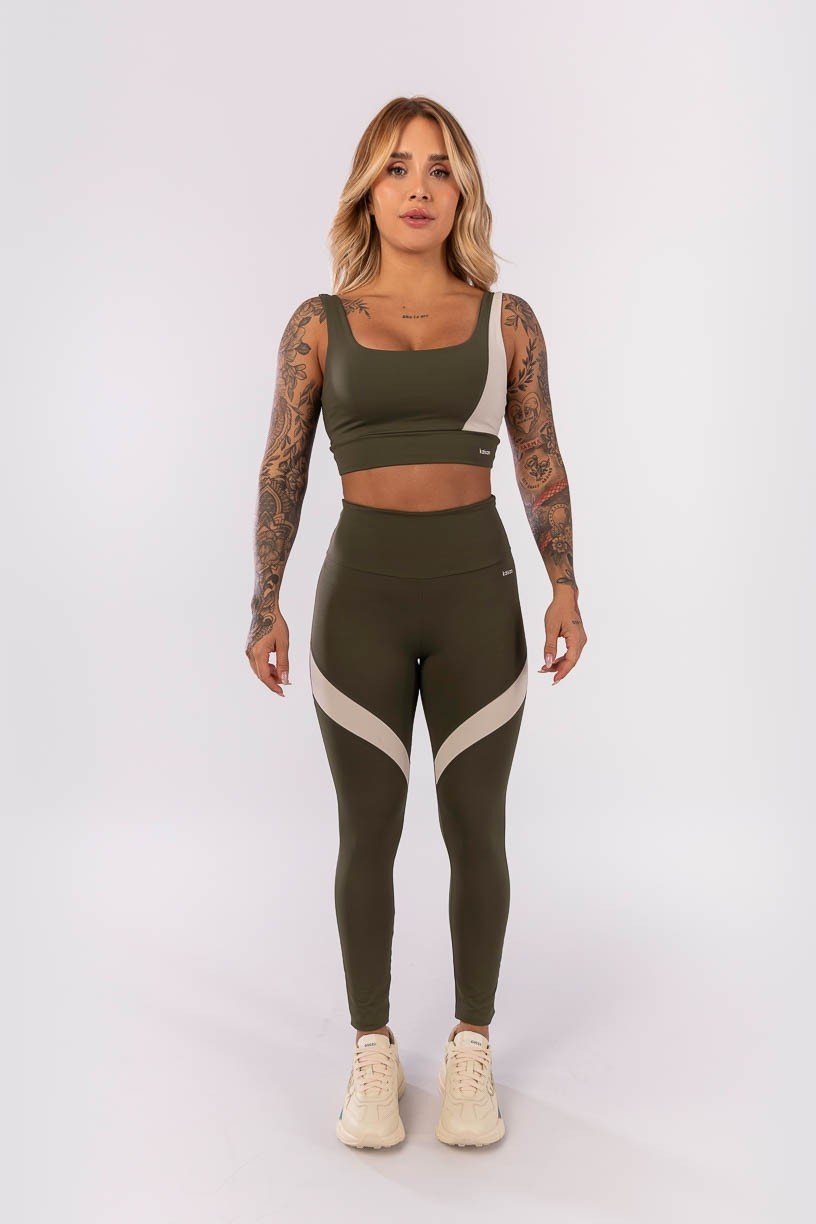 K4011-B_Calca_Legging_Bicolor_com_Recortes_Verde_Militar__Off-White__Ref:_K4011-B