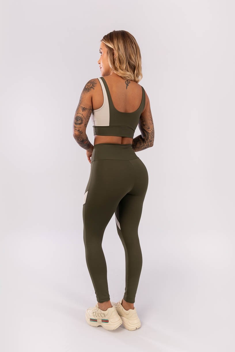 K4011-B_Calca_Legging_Bicolor_com_Recortes_Verde_Militar__Off-White__Ref:_K4011-B