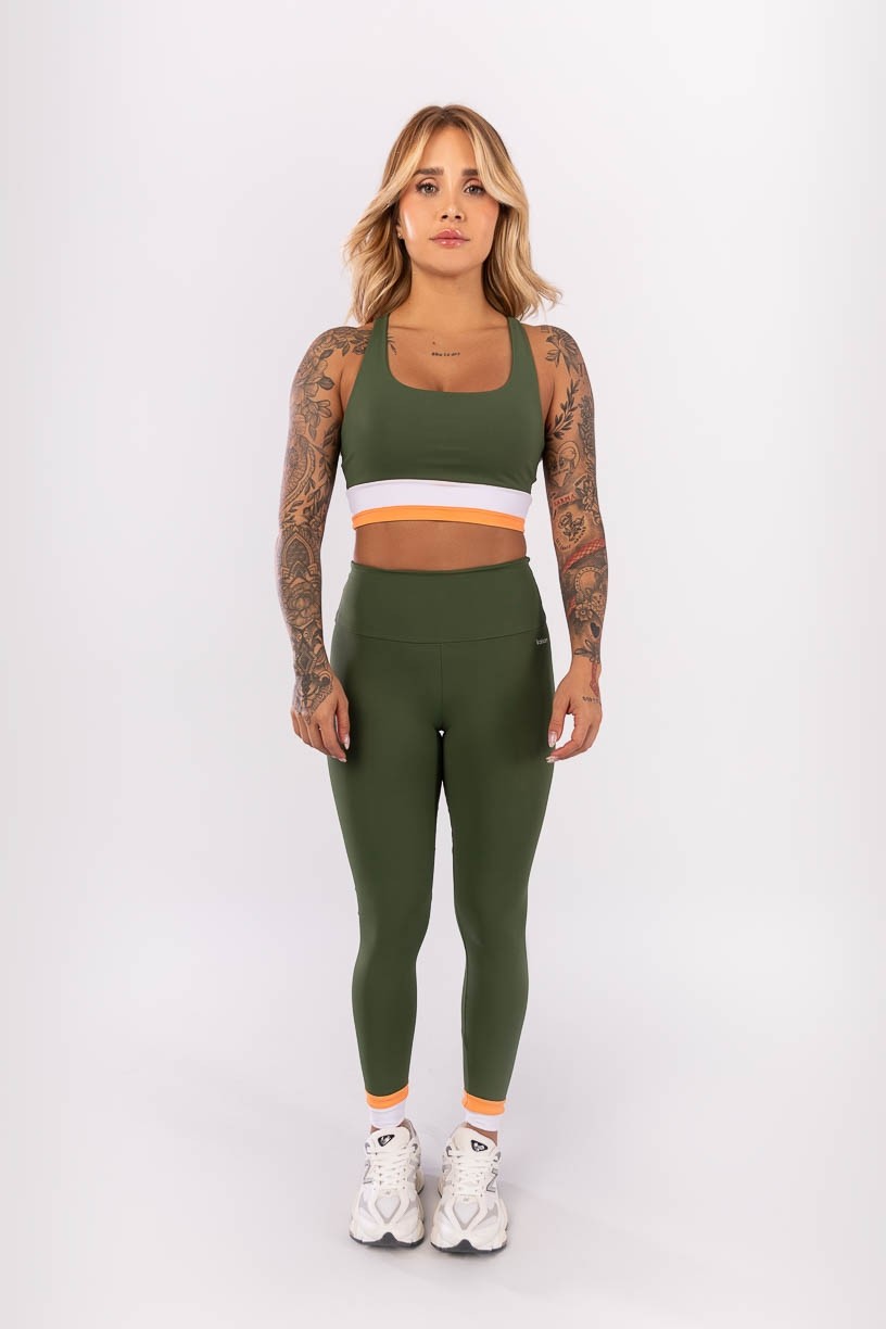 K4022-A_Calca_Legging_com_Recortes_na_Barra_Verde_Militar__Branco__Laranja__Ref:_K4022-A