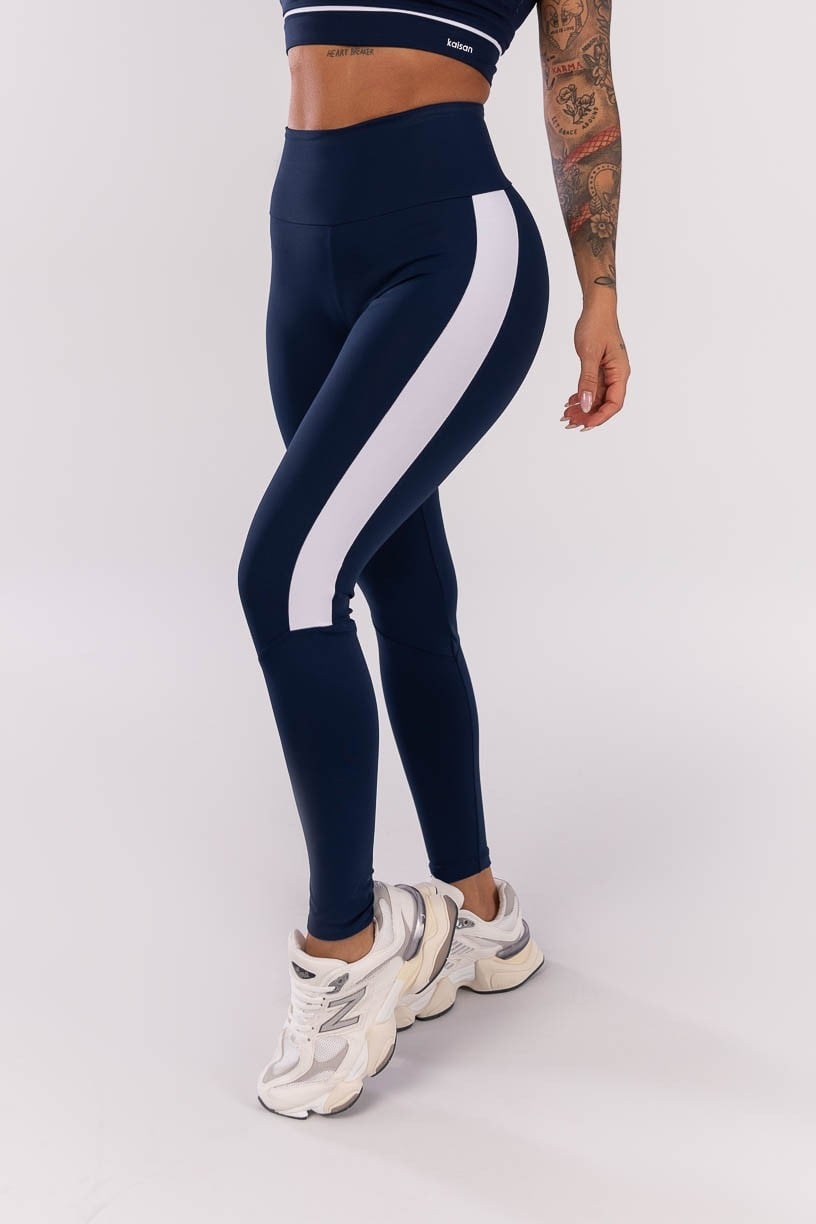 K4024-A_Calca_Legging_com_Recorte_e_Bolso_no_Cos_Azul_Marinho__Branco__Ref:_K4024-A