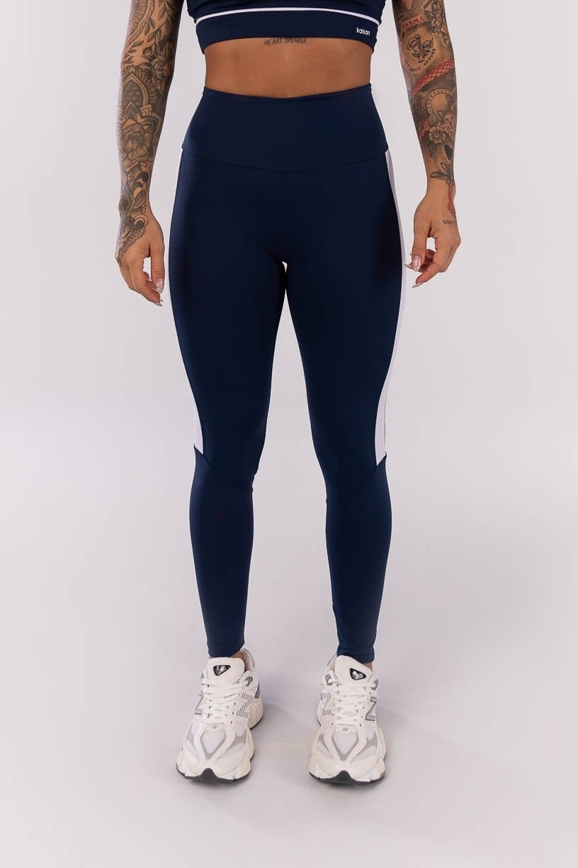 K4024-A_Calca_Legging_com_Recorte_e_Bolso_no_Cos_Azul_Marinho__Branco__Ref:_K4024-A