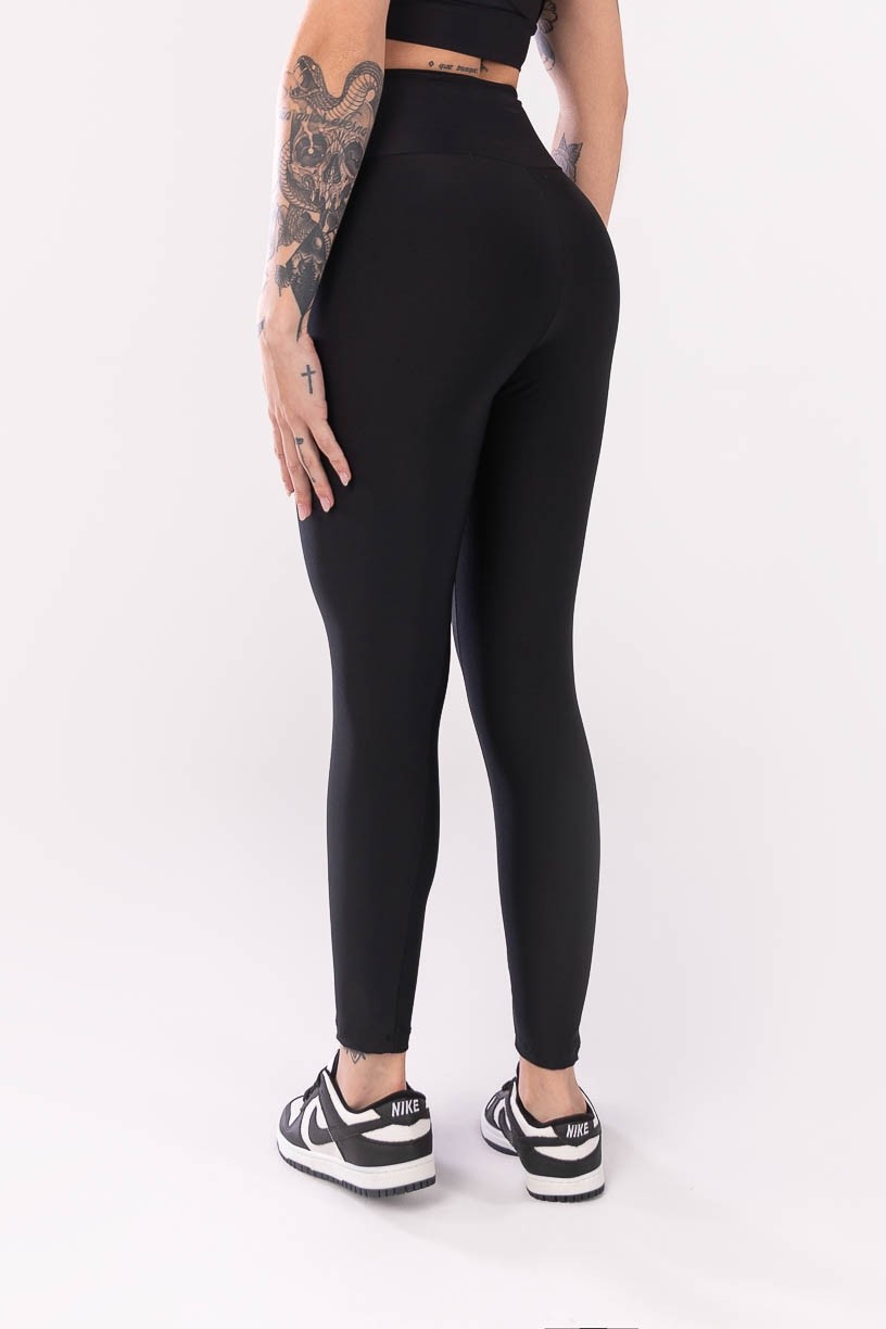 K4030-A_Calca_Legging_com_Sobreposicao_no_Cos_Preto__Ref:_K4030-A