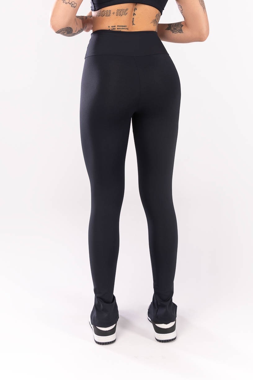 K4050-A_Calca_Legging_com_Abertura_na_Barra_Preto__Ref:_K4050-A