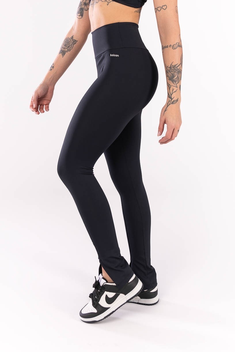 K4050-A_Calca_Legging_com_Abertura_na_Barra_Preto__Ref:_K4050-A