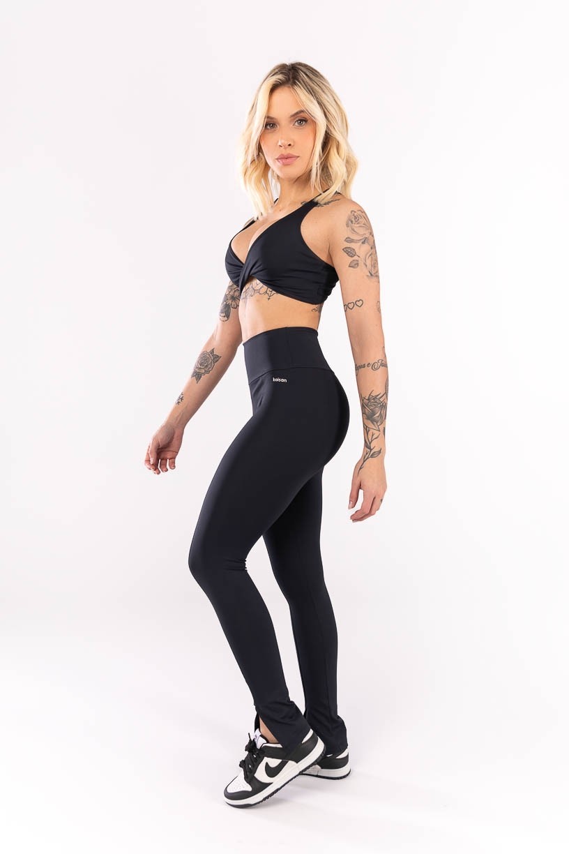 K4050-A_Calca_Legging_com_Abertura_na_Barra_Preto__Ref:_K4050-A