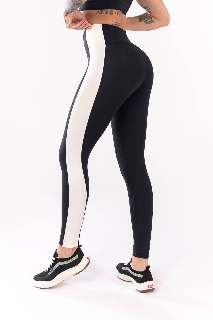 K4068-A_Calca_Legging_com_Faixa_Lateral_Preto__Off_White__Ref:_K4068-A