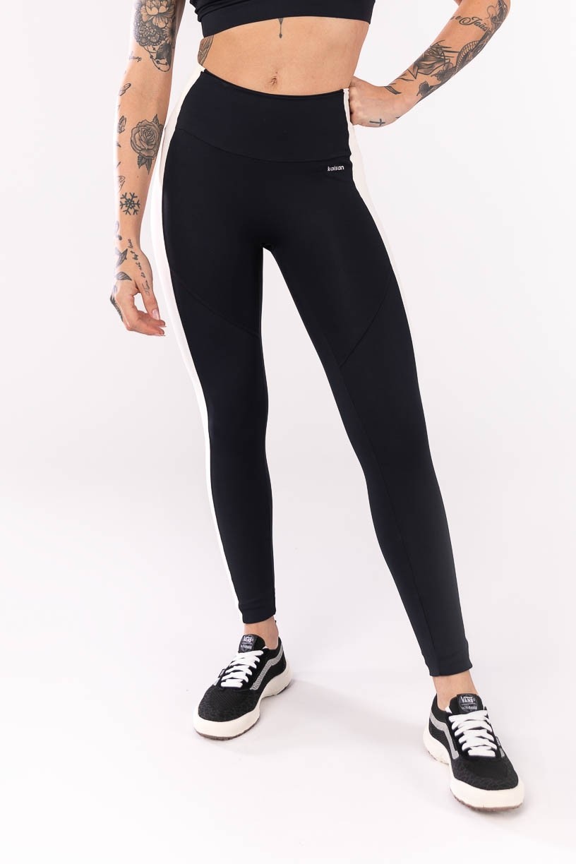 K4068-A_Calca_Legging_com_Faixa_Lateral_Preto__Off_White__Ref:_K4068-A