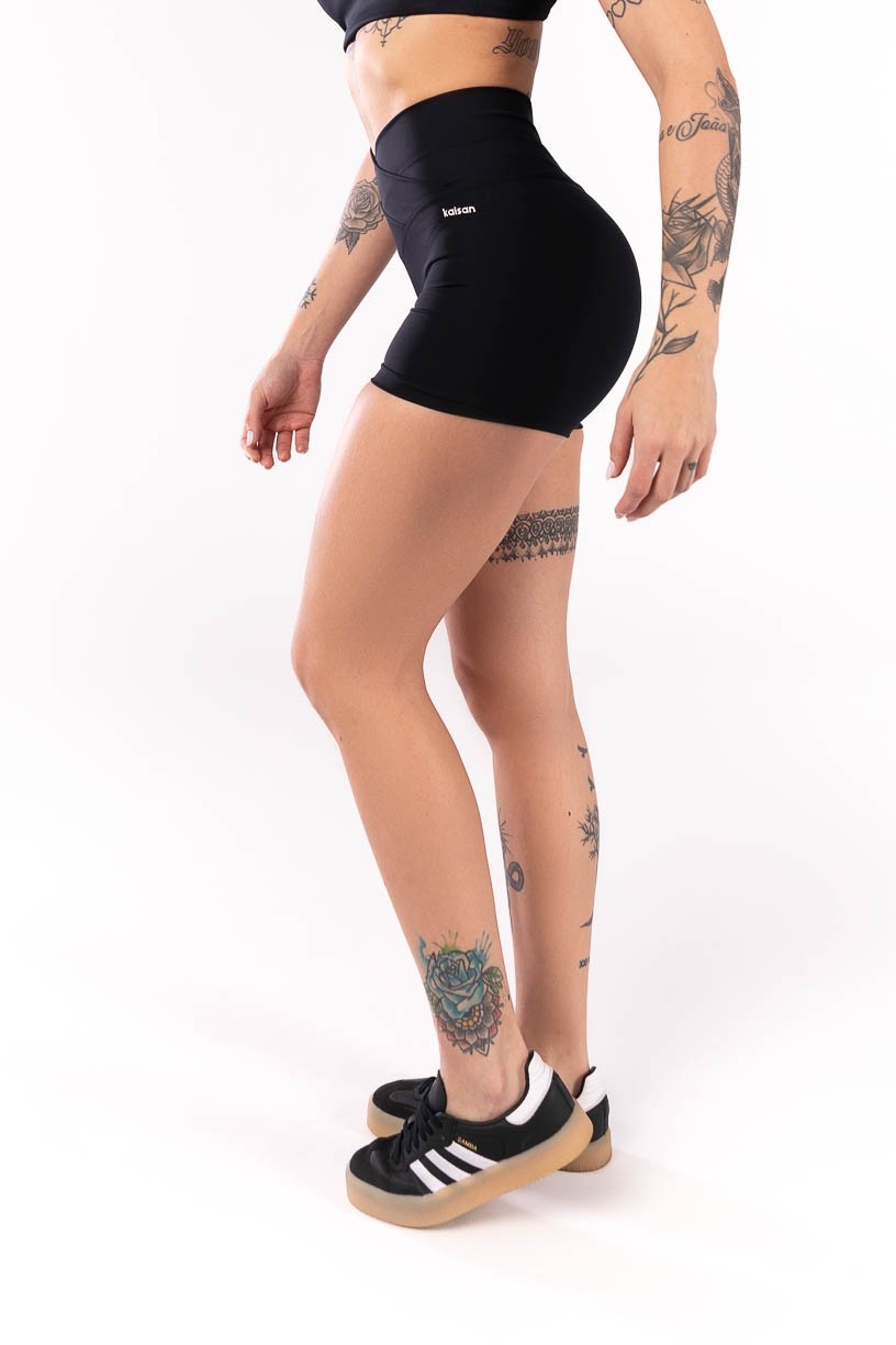 K4043-A_Short_com_Cos_Transpassado_Frente_e_Costas_Preto__Ref:_K4043-A