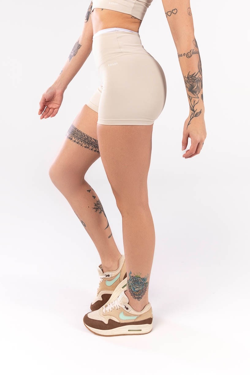 K4048-A_Short_com_Vira_Bege__Branco__Ref:_K4048-A