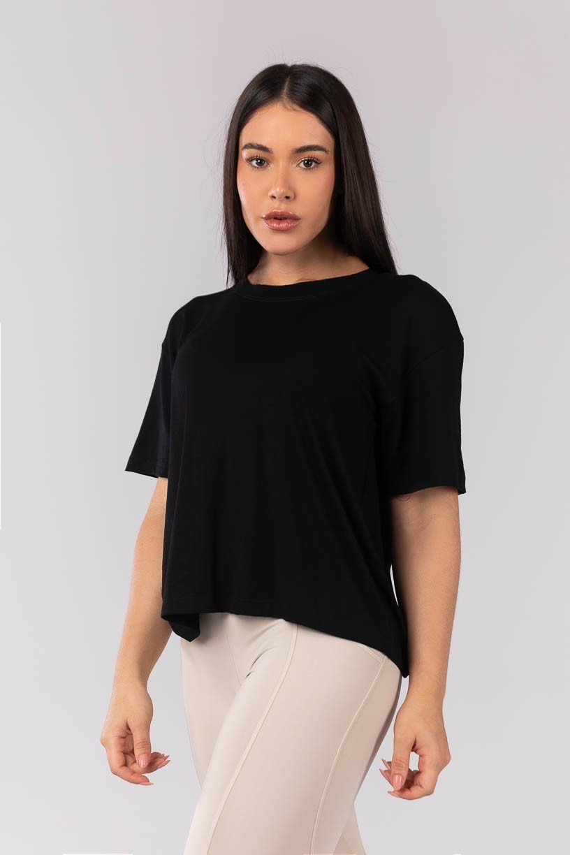 K4129-A_Blusa_Ampla_com_Prega_nas_Costas_Preto__Ref:_K4129-A