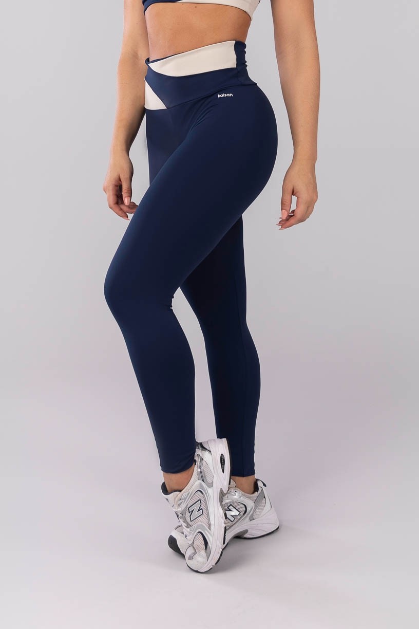 K4111-A_Calca_Legging_com_Recortes_no_Cos_Azul_Marinho__Bege__Ref:_K4111-A