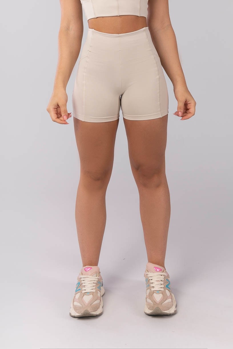 K4104-A_Short_com_Coberturas_Bege__Ref:_K4104-A