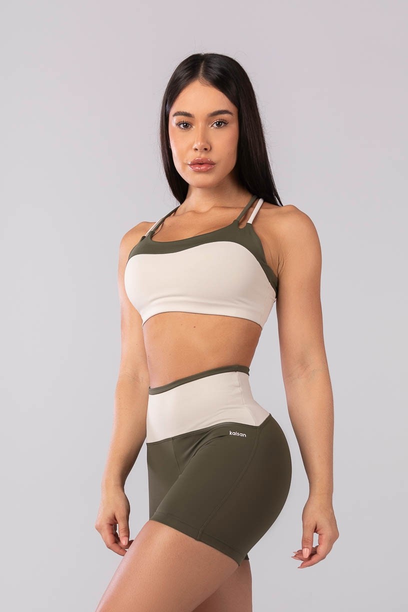 K4123-A_Top_com_Alcas_Duplas_Cruzadas_Verde_Militar__Bege__Ref:_K4123-A