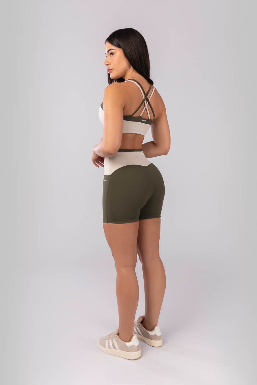 K4123-A_Top_com_Alcas_Duplas_Cruzadas_Verde_Militar__Bege__Ref:_K4123-A