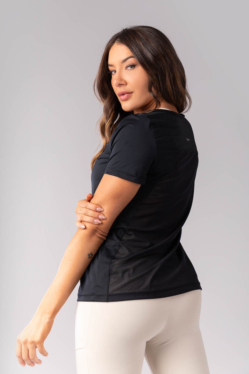 K3884-A_Blusa_com_Recorte_de_Tule_Preto__Ref:_K3884-A