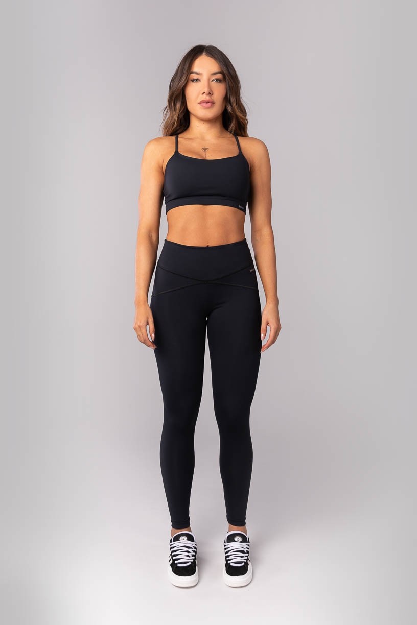 K4135-A_Calca_Legging_com_Recortes_no_Quadril_Preto__Ref:_K4135-A