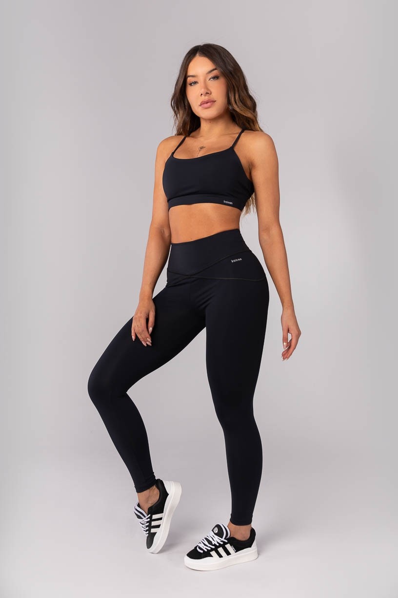 K4135-A_Calca_Legging_com_Recortes_no_Quadril_Preto__Ref:_K4135-A