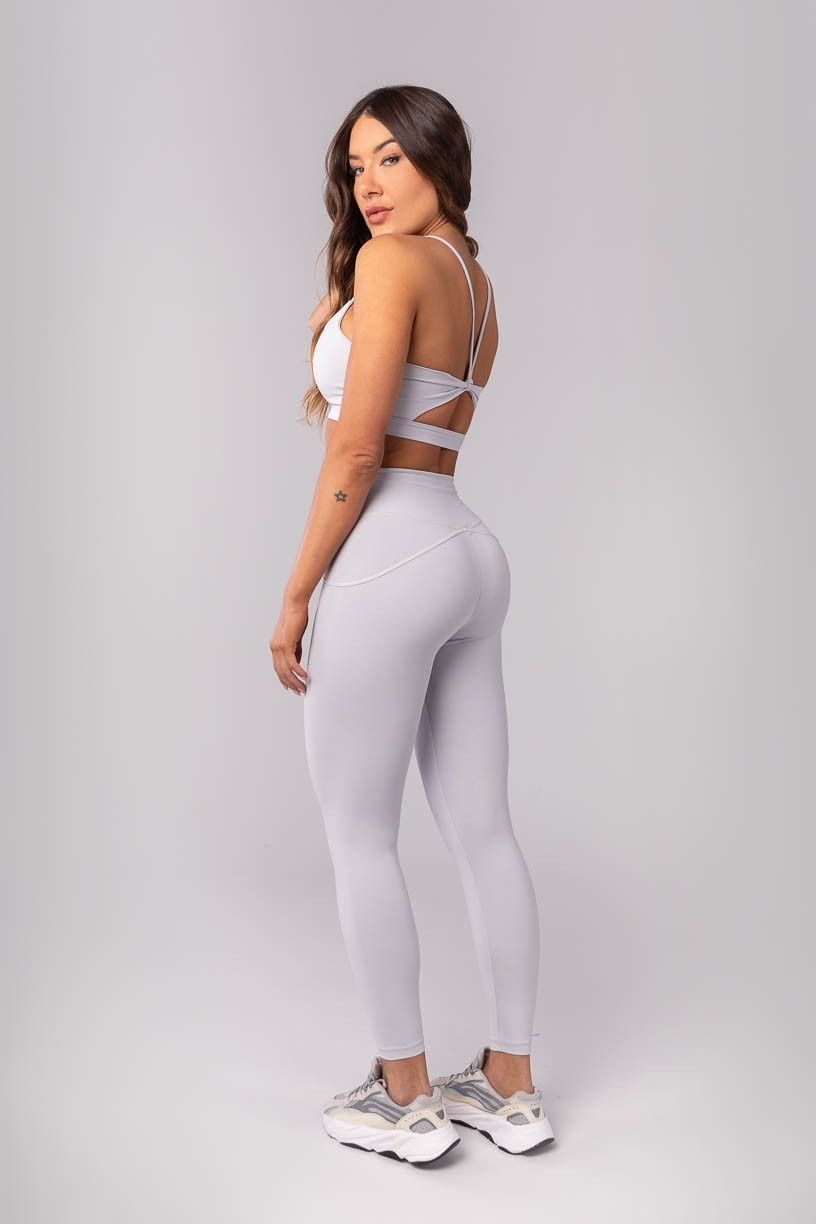 K4135-C_Calca_Legging_com_Recortes_no_Quadril_Cinza_Claro__Ref:_K4135-C