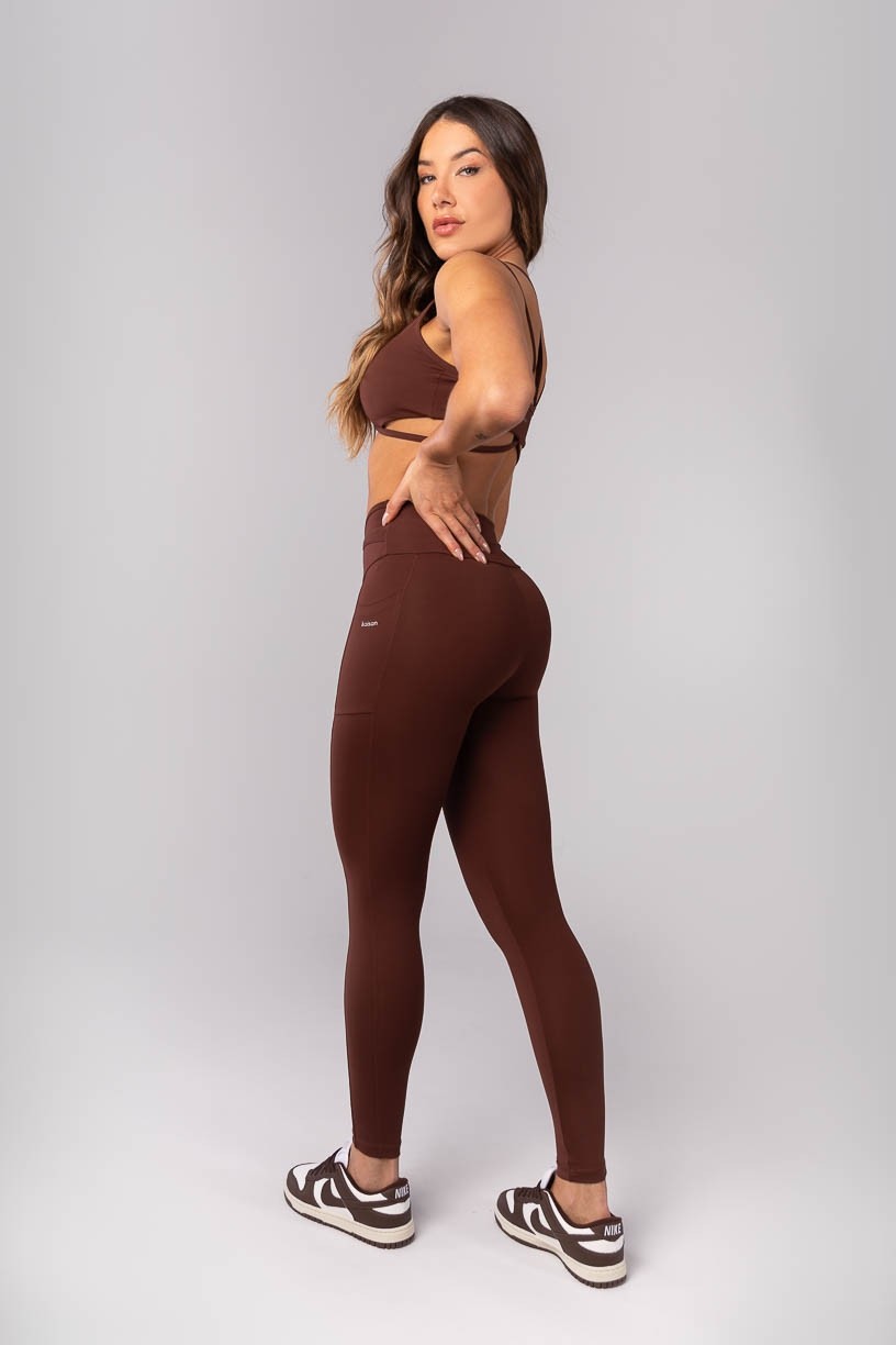 K4149-C_Calca_Legging_com_Bolsos_e_Chapado_Cruzado_na_Cintura_Marrom__Ref:_K4149-C