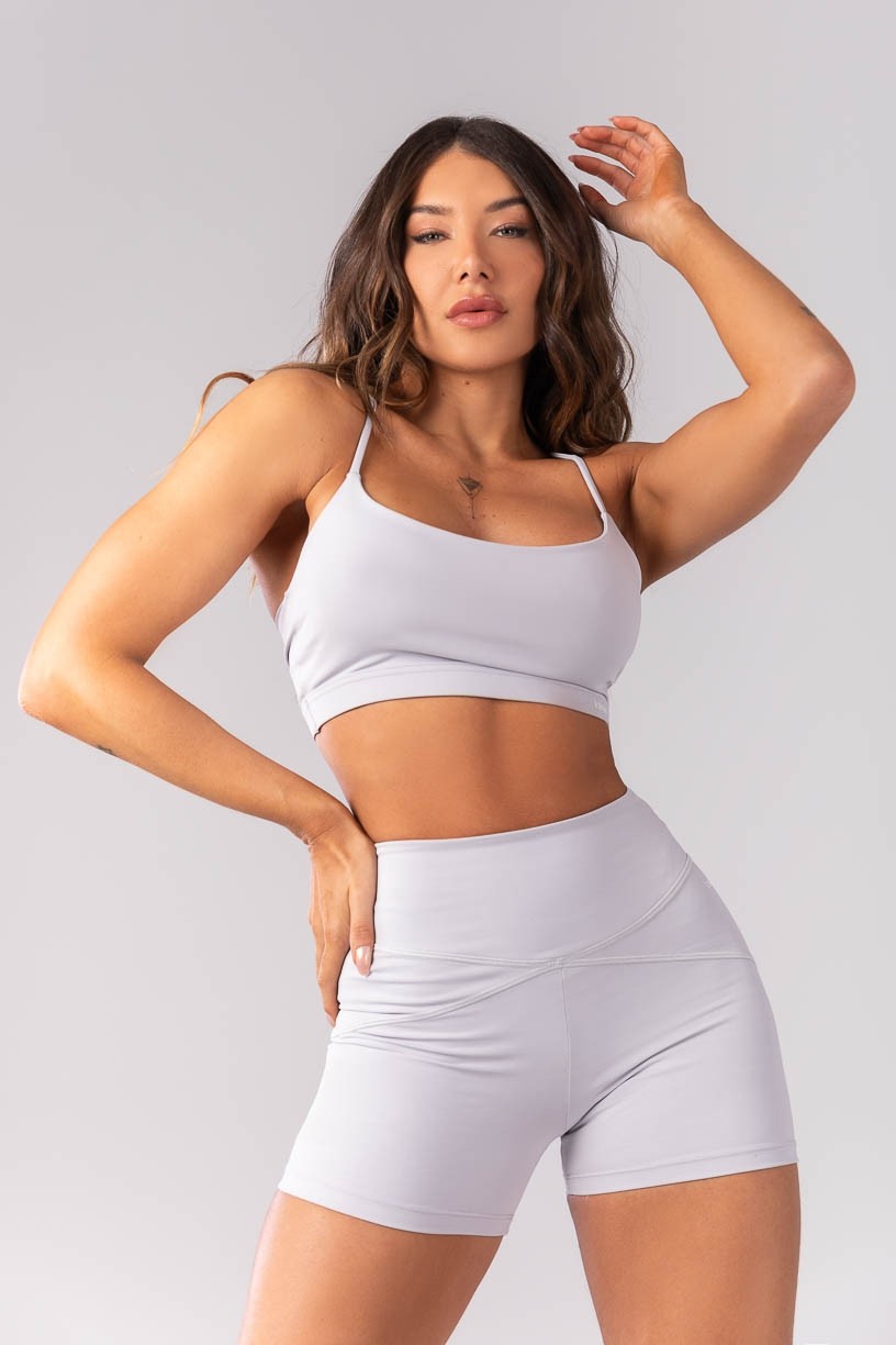 K4136-C_Short_com_Recortes_no_Quadril_Cinza_Claro__Ref:_K4136-C