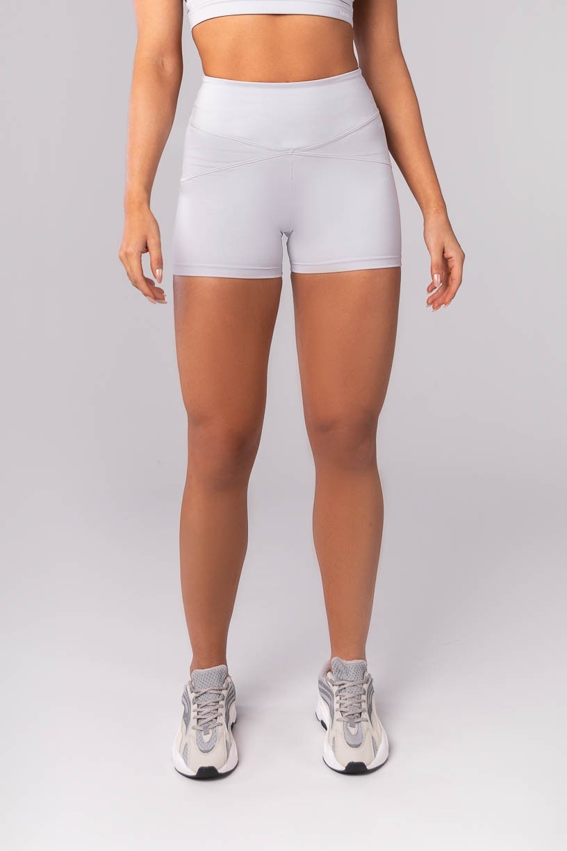 K4136-C_Short_com_Recortes_no_Quadril_Cinza_Claro__Ref:_K4136-C