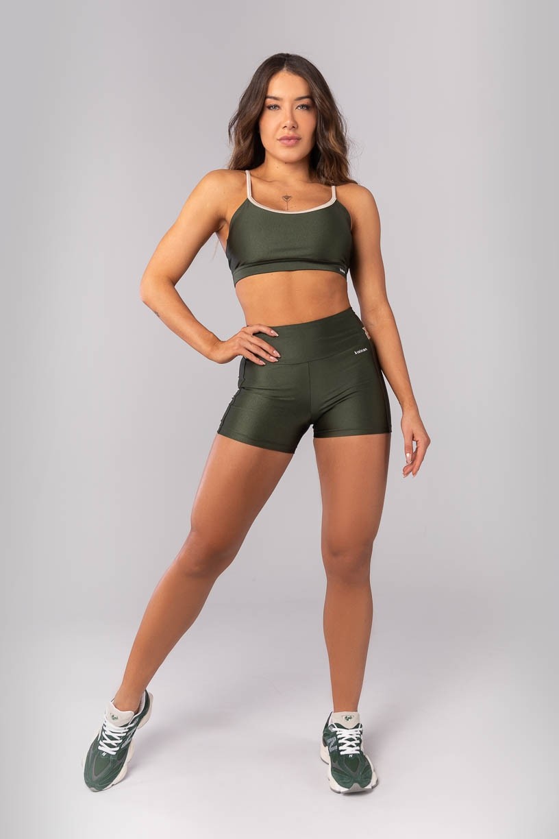 K4156-A_Short_com_Recorte_no_Cos_Verde_Militar__Bege__Ref:_K4156-A