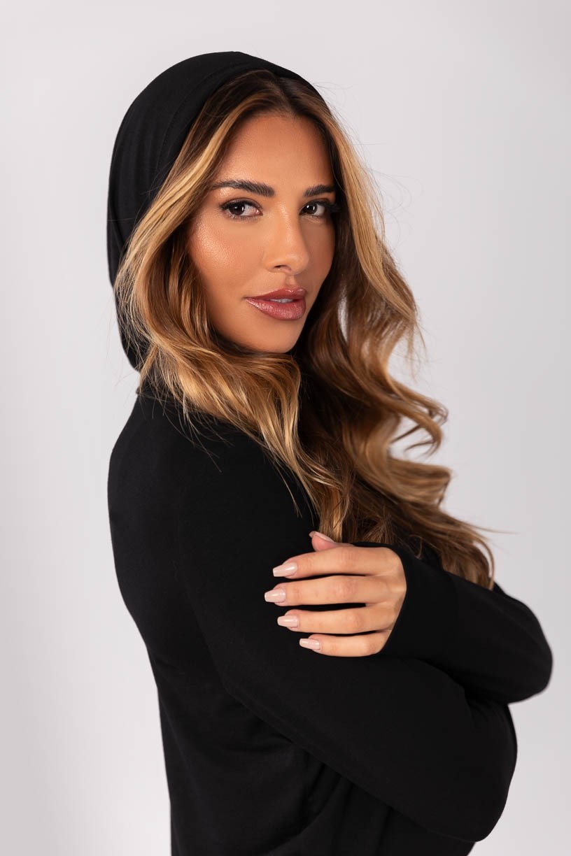 K4197-C_Blusa_de_Manga_Longa_com_Capuz_Preto__Ref:_K4197-C